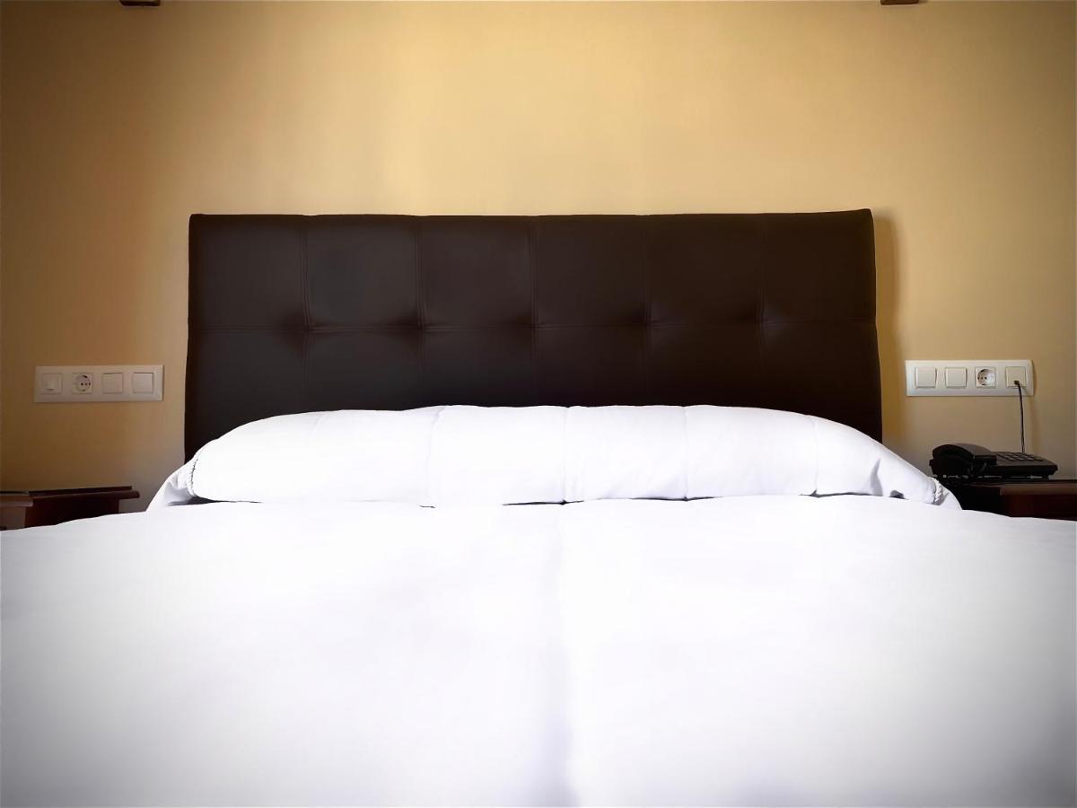 Hostal Restaurante La Curva آدرا المظهر الخارجي الصورة