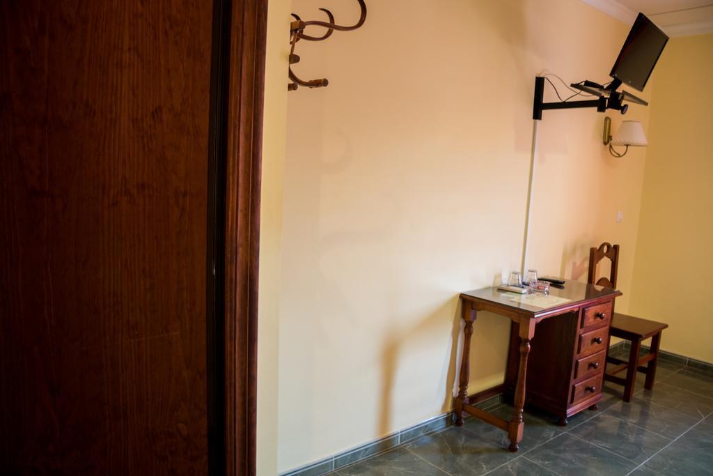 Hostal Restaurante La Curva آدرا المظهر الخارجي الصورة